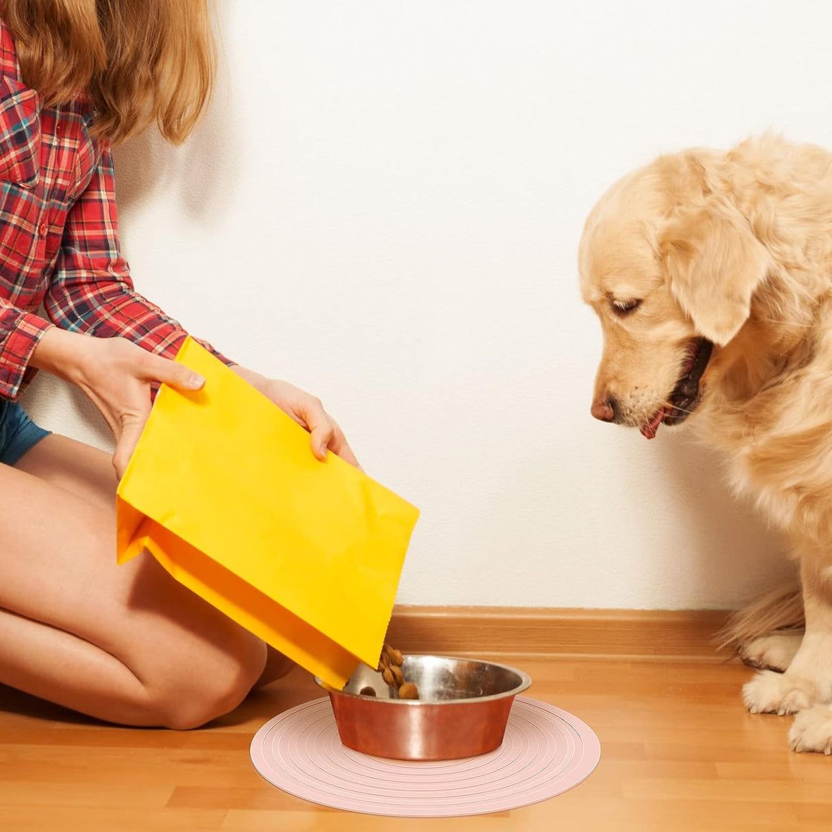 2 Pieces Silicone Pet Food Mat Pet Feeding Mat for Dog and Cat Food Bowl Placemat Preventing Food and Water Overflow Suitable for Medium and Small Pet, 9.5 x 9.5 Inch and 7.1 x 7.1 Inch (Pink)