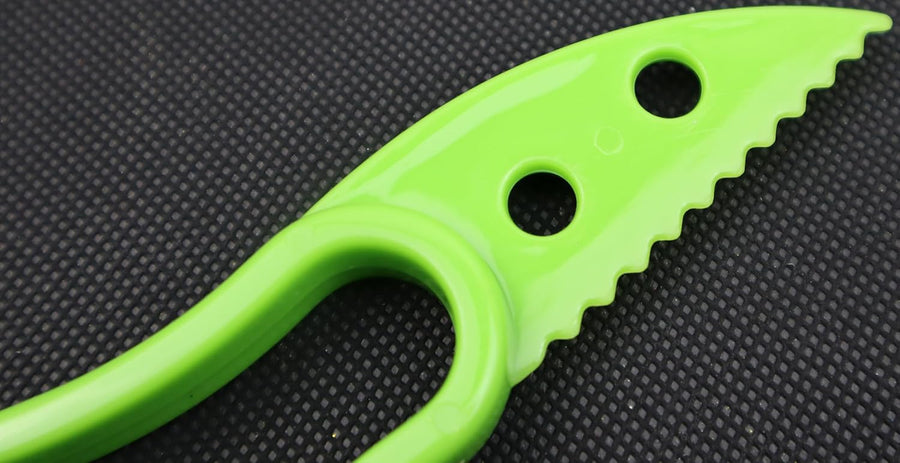3-in-1 Avocado Tool - Safe Cutter, Pitter and Spoon in One - Green - Set of 1