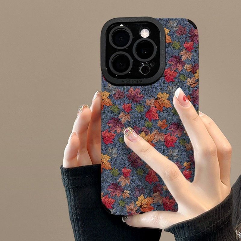 Oil Painting Flower Cluster Beaded Bracelet Phone Case - Vintage Art Design with 3D Beaded Chain - Soft Silicone Leather Back Cover - Black for iPhone 17 Pro