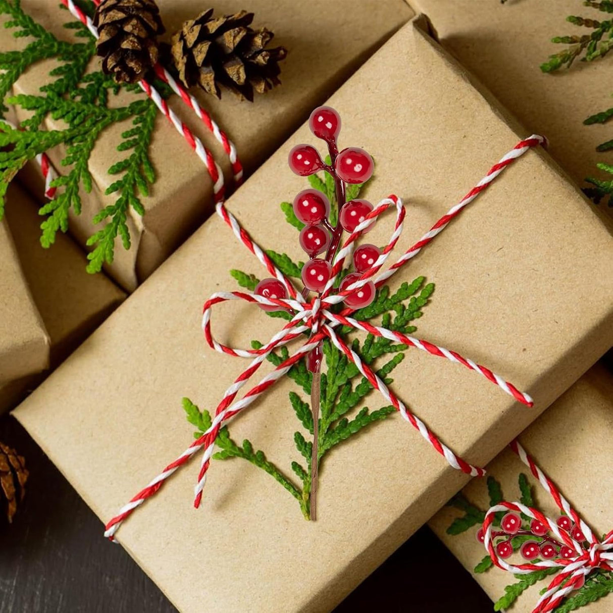 Christmas Tree Decoration - 32-pack - Artificial Red Berry Stems - 16.5 cm - Christmas Berries - Suitable for Christmas, Winter, Holiday, DIY, Decorations