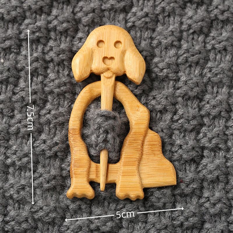 Brooch pin with woodenanimal pattern-Dog