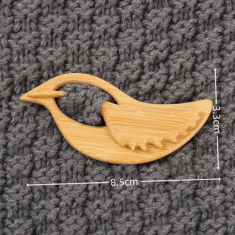 Brooch pin with woodenanimal pattern-Bird