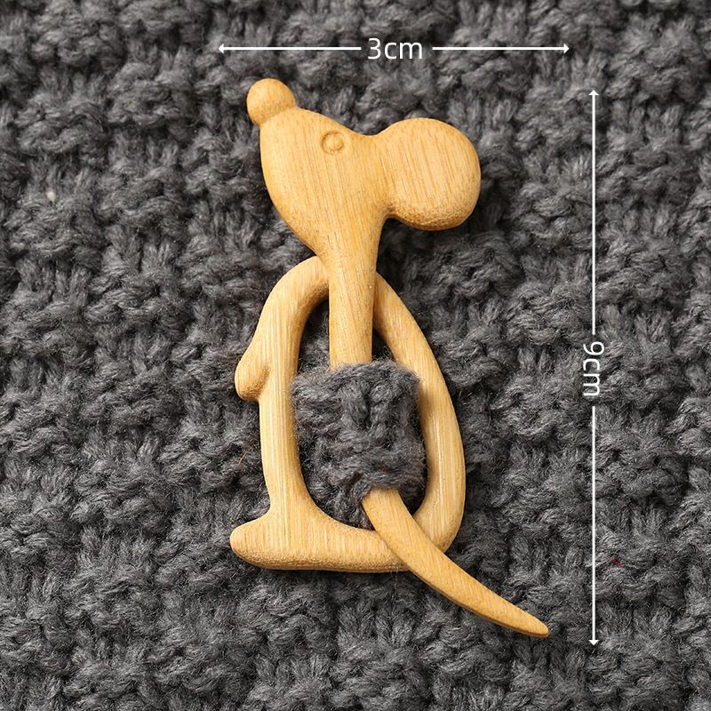 Brooch pin with woodenanimal pattern-Mouse