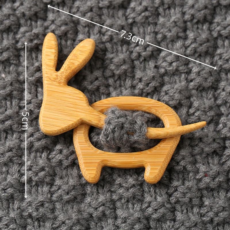 Brooch pin with woodenanimal pattern-Rabbit