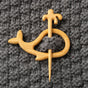 Brooch pin with woodenanimal pattern-Whale