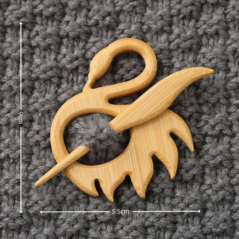 Brooch pin with woodenanimal pattern-Swan