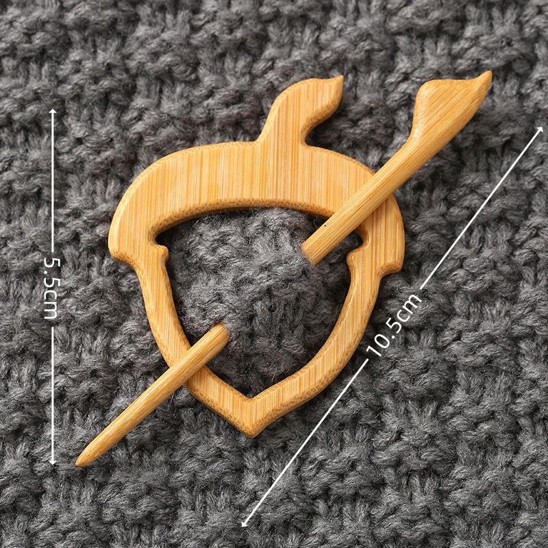 Brooch pin with woodenanimal pattern-Chestnut