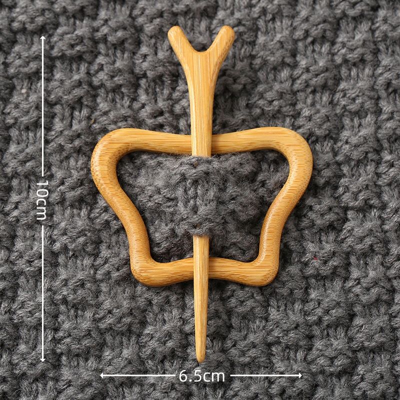 Brooch pin with woodenanimal pattern-Butterfly