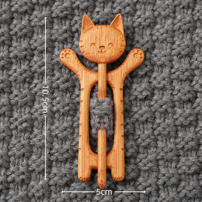 Brooch pin with woodenanimal pattern-Lucky Cat