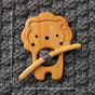 Brooch pin with woodenanimal pattern-Lion