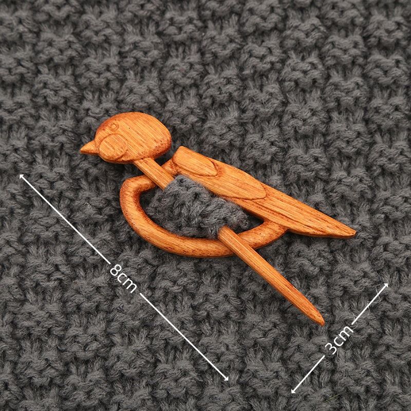 Brooch pin with woodenanimal pattern-Bird