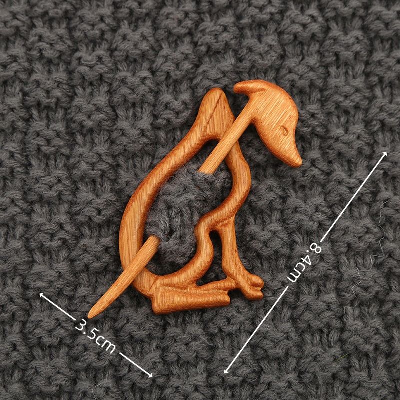 Brooch pin with woodenanimal pattern-Dog