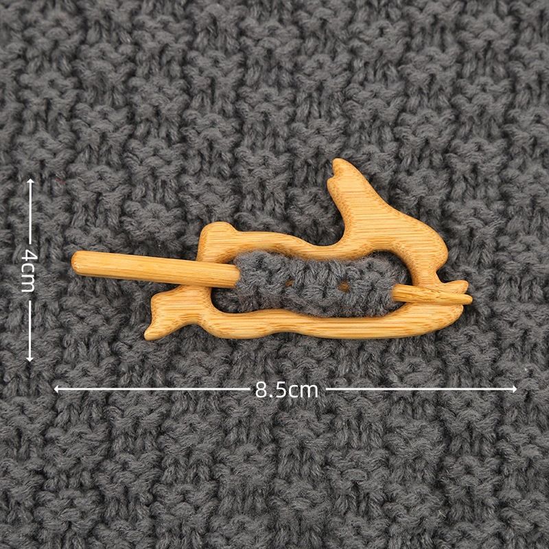 Brooch pin with woodenanimal pattern-Rabbit