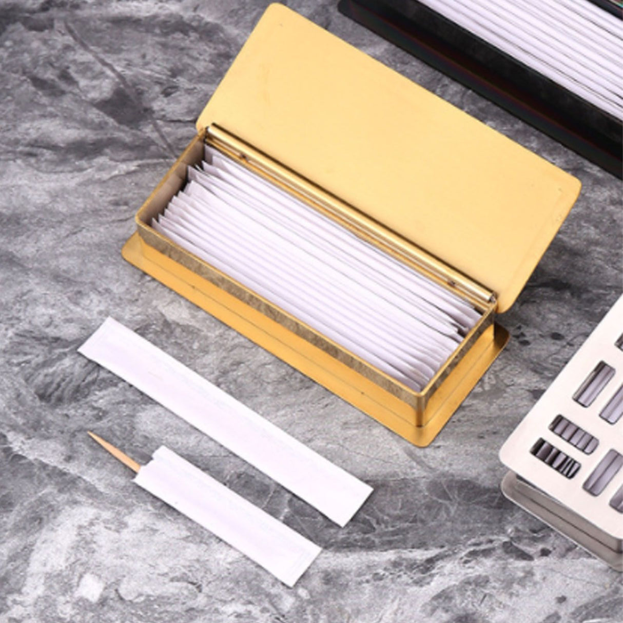 Toothpick Holder Stainless Steel Rectangular Toothpick Holder with Lid for Home Bar Hotel Restaurant Gold