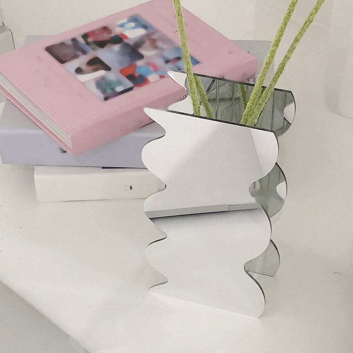 Flower Vase Modern Acrylic Decorative Unique Wavy Shape Vase for Bedroom Living Room Table Mirror