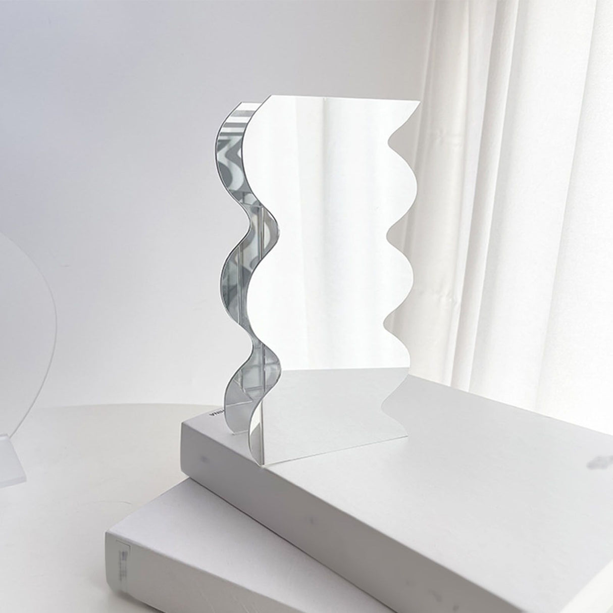 Flower Vase Modern Acrylic Decorative Unique Wavy Shape Vase for Bedroom Living Room Table Mirror
