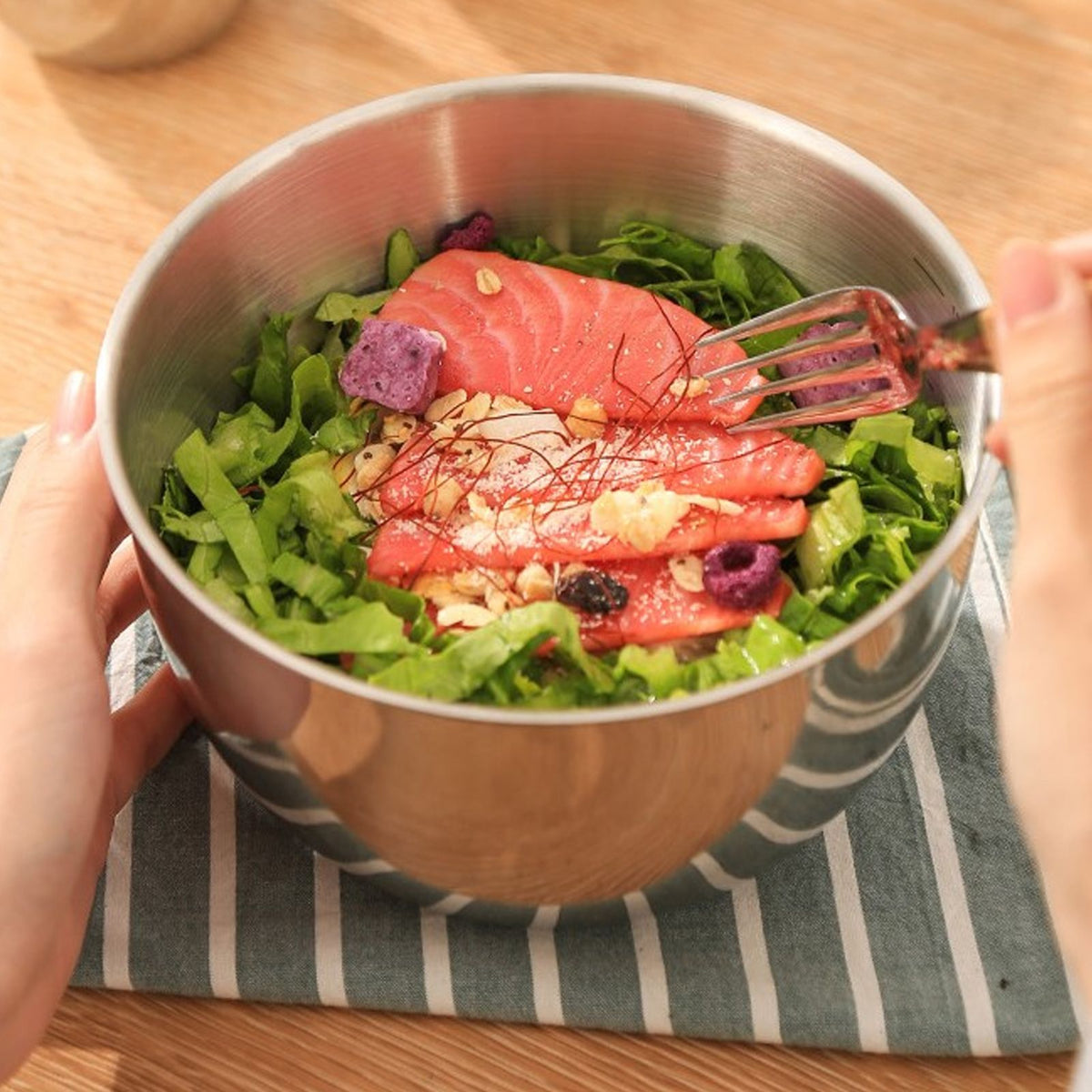 Mixing Bowl Refrigerator Dishwasher Safe Thick 304 Stainless Steel Serving Bowl with Scale for Salad Fruit Baking Type A