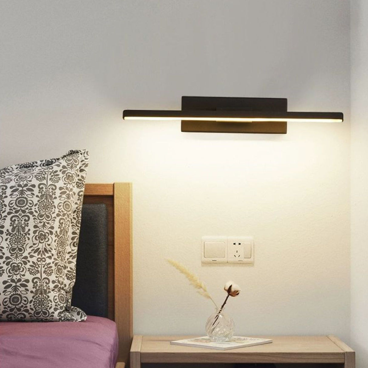 Bedroom Rotating Wall Lamp Iron Shell High Temperature Baking Surface Anti Corrosion Bedside Lamp for Home White Light Black