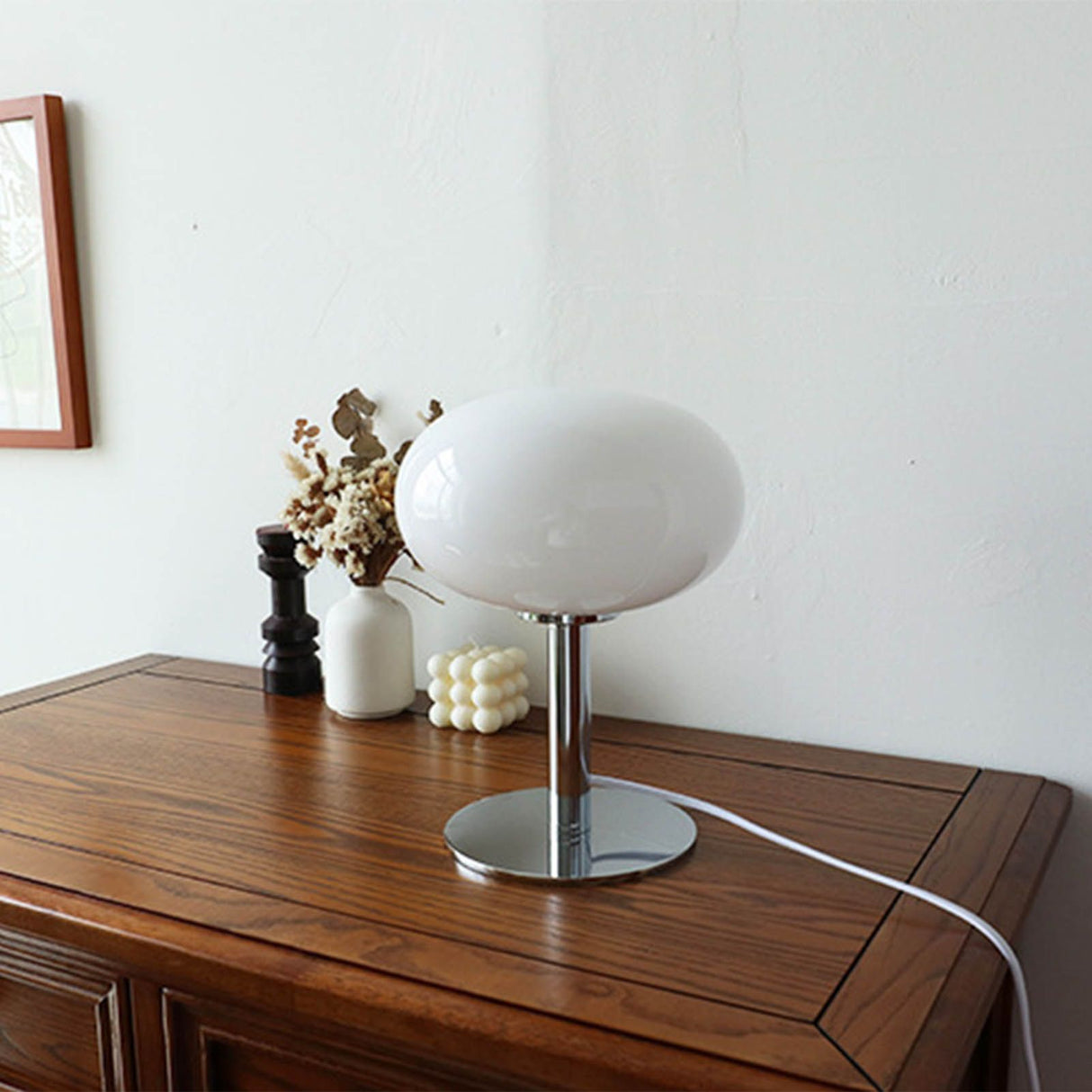 Bedside Table Lamp Iron Base Cute Shape Simple Modern Elegant Nightstand Lamp for Home USB Button Switch White
