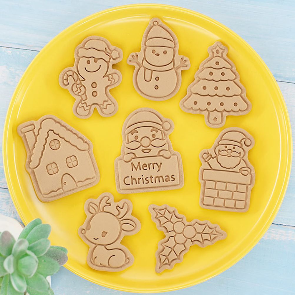 8 Pcs/Set DIY Christmas Biscuit Mould Cartoon Cutter 3D Biscuits Mold Plastic Baking Mould Decorating Tools