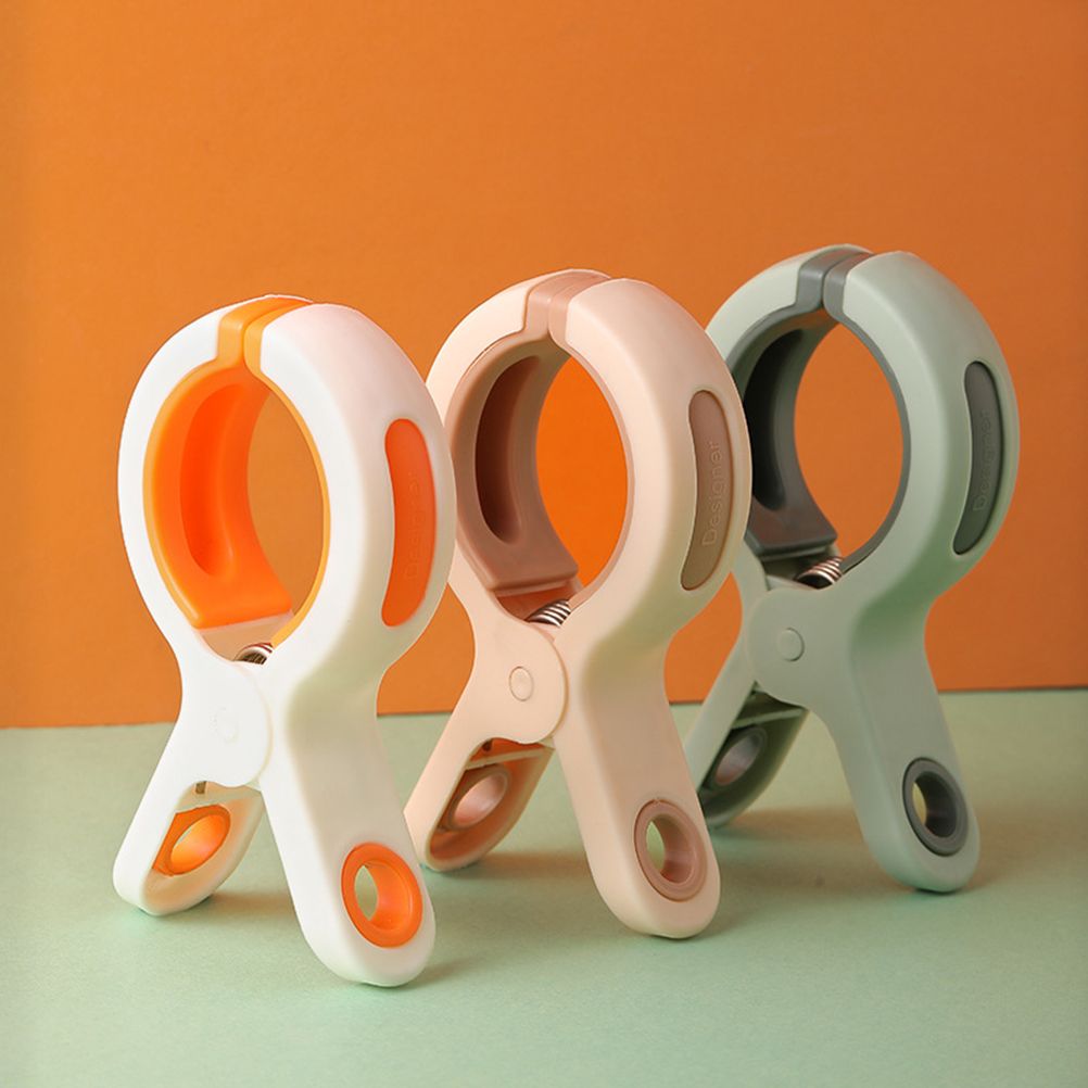 5 Pack Large Quilt Drying Clips for Bed Sheet Holder Beach Towel Clips for Beach Chair Windproof Strong Plastic Clothespins Pegs