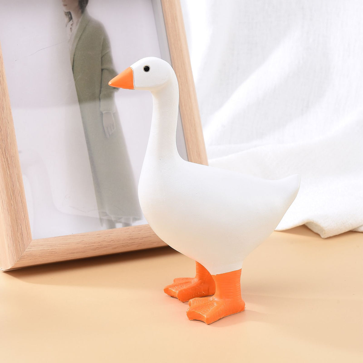 Duck Shaped Resin Crafted Magnetic Pendulum Decoration Keychain