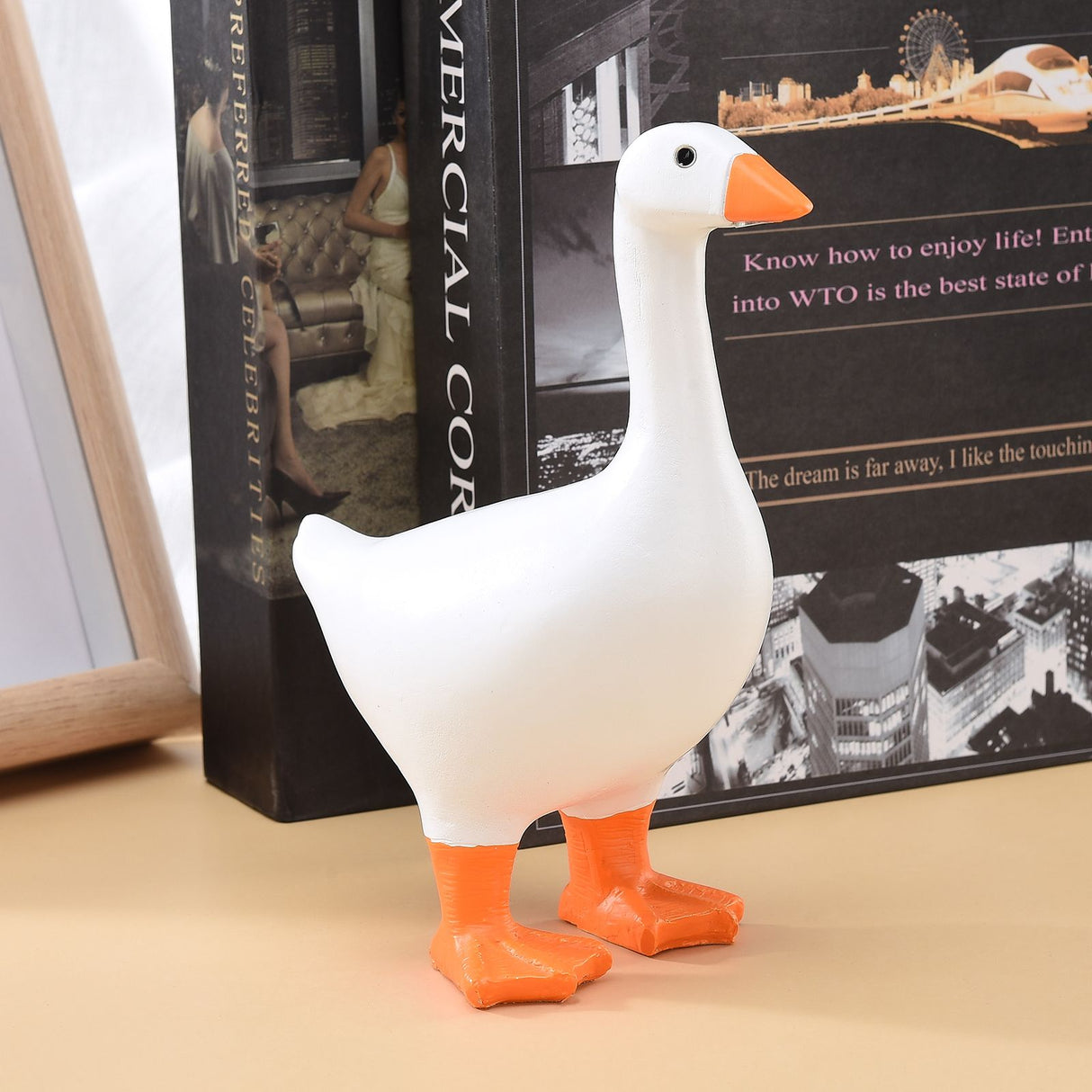 Duck Shaped Resin Crafted Magnetic Pendulum Decoration Keychain