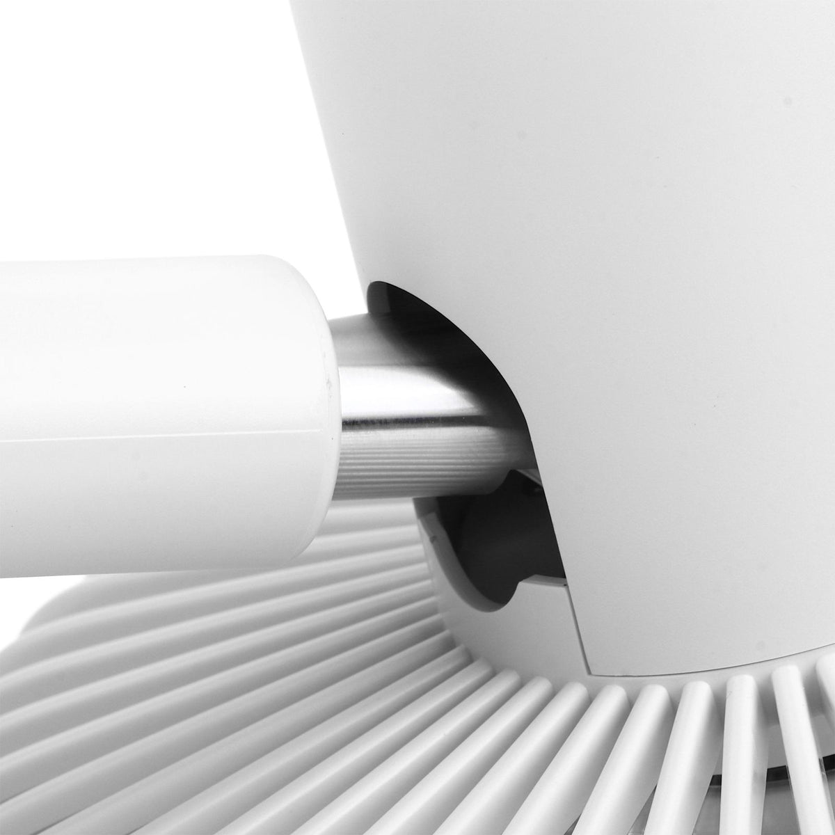 3 Speed USB Desktop Oscillating Fan 5 Blade Gentle Wind Small Personal Desk Fan with Automatic Moving Head White