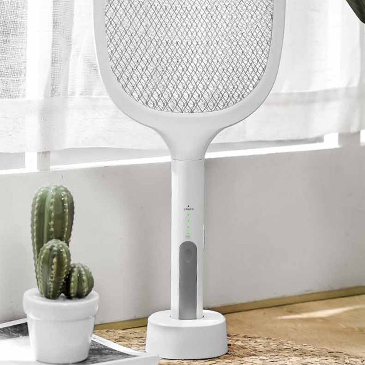 Electric Mosquito Swatter 5V 1A Rechargeable Efficient 2 in 1 Electric Mosquito Bat with LED Light for Home White