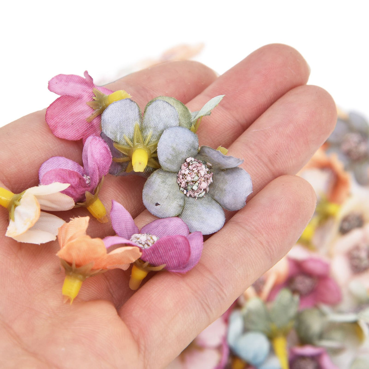 200Pcs Wedding Cloth Small Flower Head 2.5cm/1.0in DIY Simulation Flowers Head for Birthday Wedding Christening