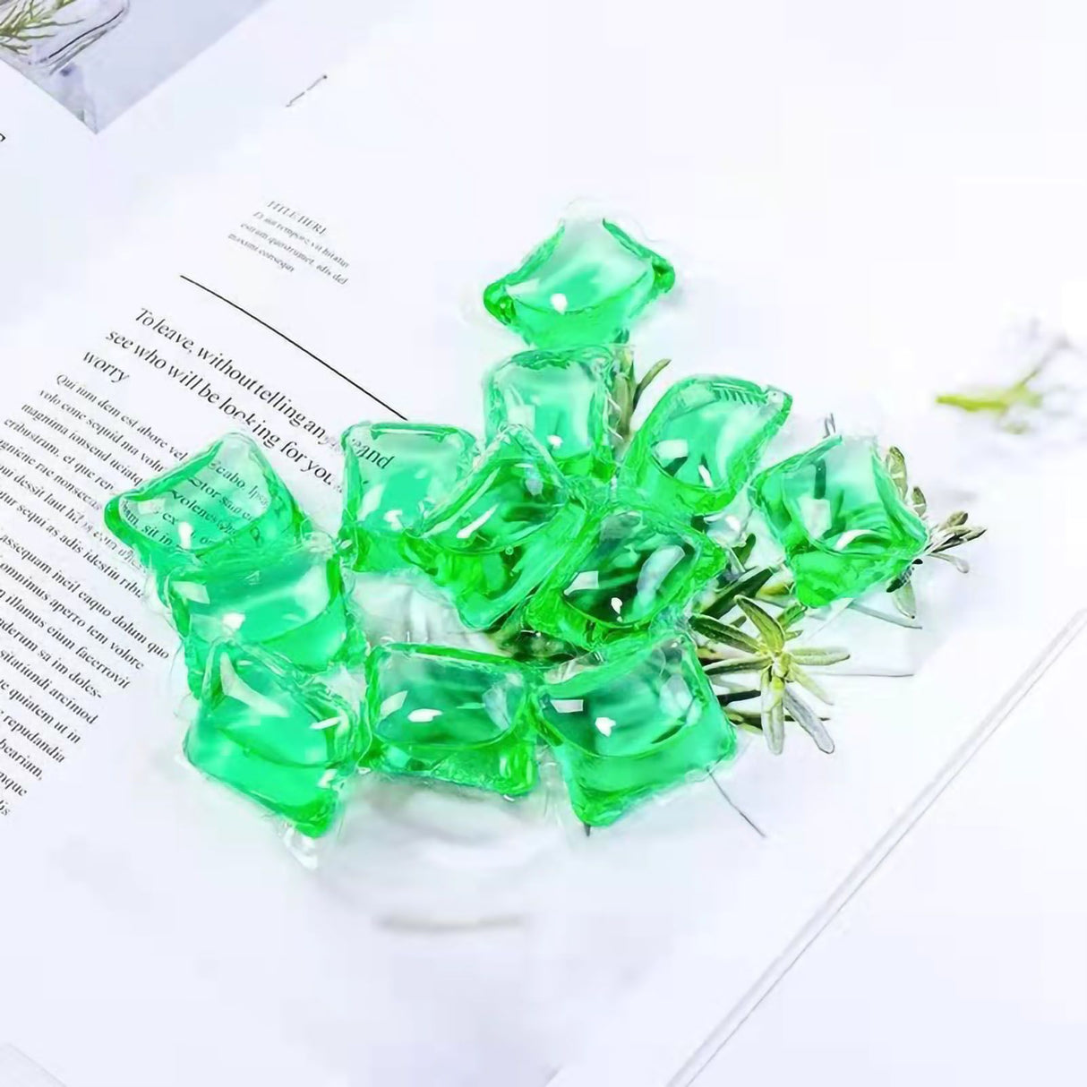 100PCS Laundry Gel Beads Long Lasting Fragrance Bathroom Gel Beads Washing Clothes Gel Beads for Household