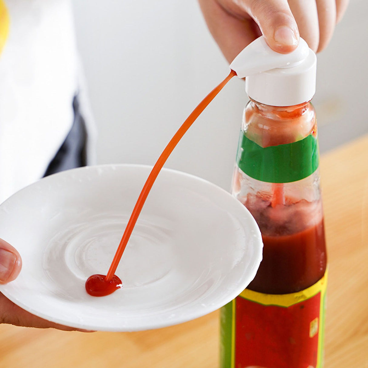 Gallon Pump Dispenser Condiment Bottle Pump Dispenser Plastic Kitchen Supplies for HouseholdWhite Caliber 2.9cm / 1.1in