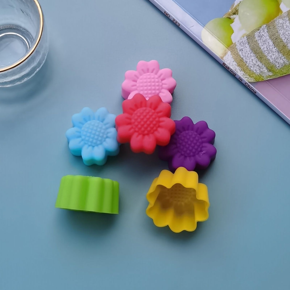 12Pcs Chocolate Molds Daisy Shaped Reusable Silicone Baking Molds for Home Kitchen Bakery