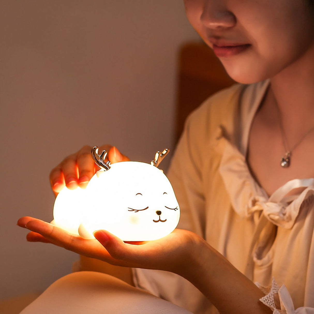 1.5W Silicone Night Light Cute Deer Shape Portable Children Lamp with Tap Control Smart Timing