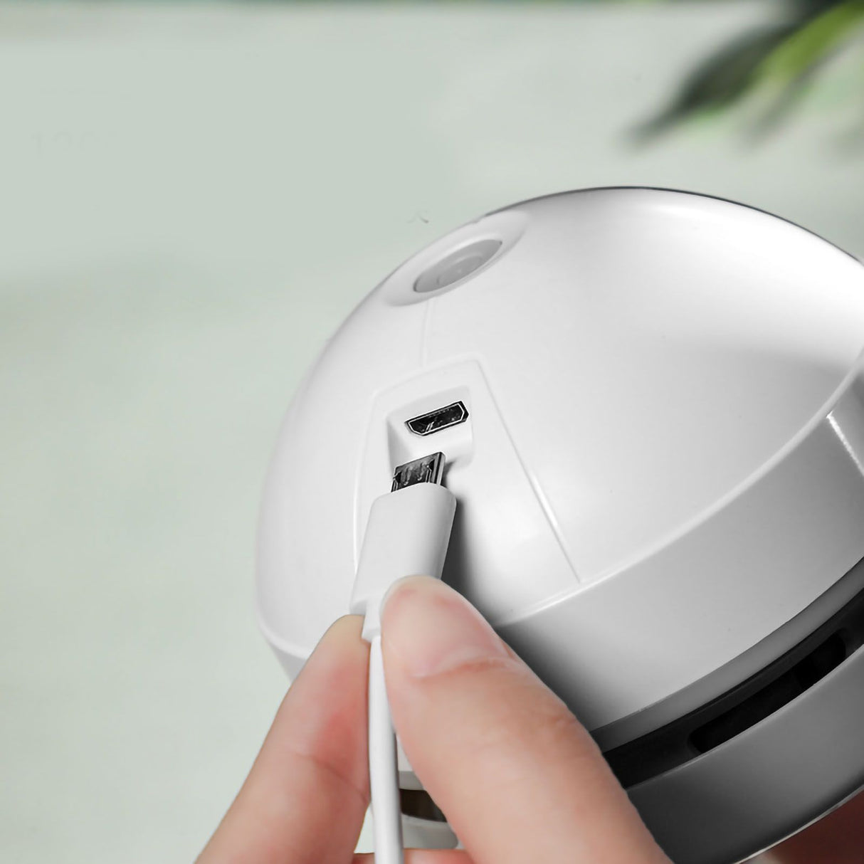 Desktop Vacuum Cleaner USB Mini Portable Table Vacuum Cleaner for Eraser Pencil Shavings Keyboard Cleaning M19