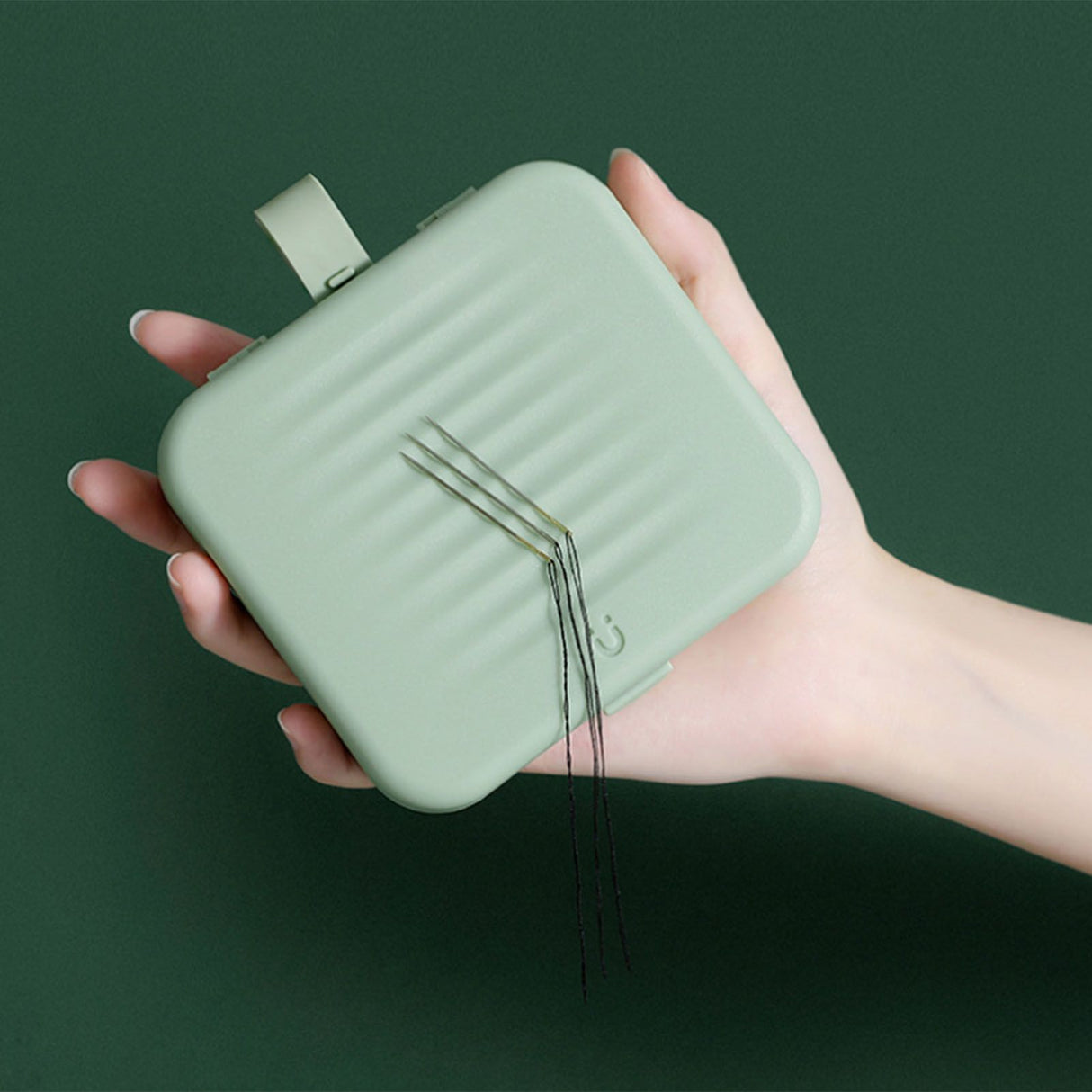 Magnetic Suction Sewing Box Portable Small Double Layer Magnetic Sewing Box Kit for Home Dormitory Travel Green
