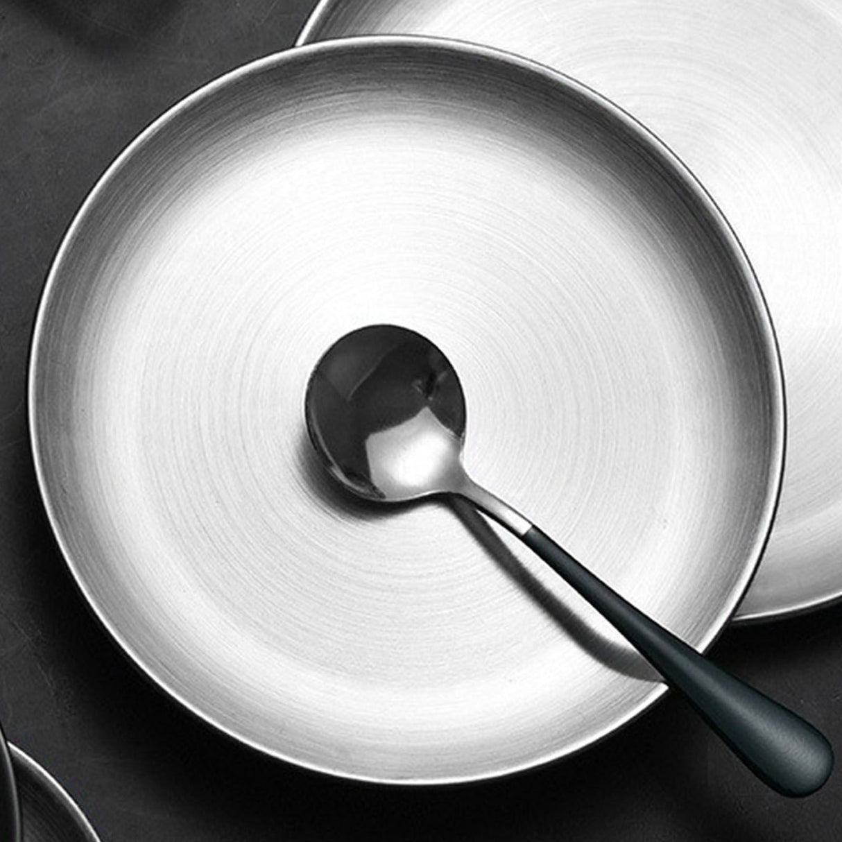 Stainless Steel Round Pizza Pan Tray Diameter 11.8in Round Brushed Metal Dinner Plates for Cake Dessert Fruit Western Cuisine