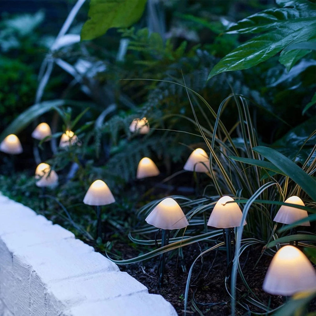 Mini Mushroom Solar Lights 8 Modes LED Waterproof String Pathway Outdoor Decoration for Garden Backyard Lawn Party 3.45meter 10 Beads Warm White
