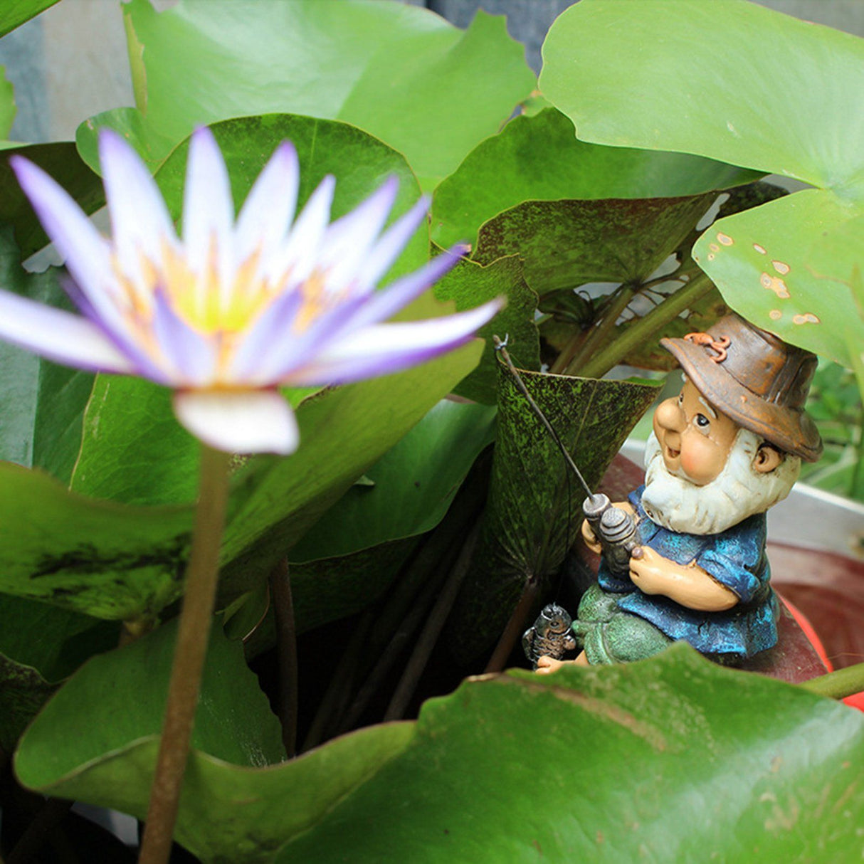 Fishing Man Figurine Bright Colors Lifelike Details Durable Resin Widely Used Fisherman Statue for Garden Home Backyard