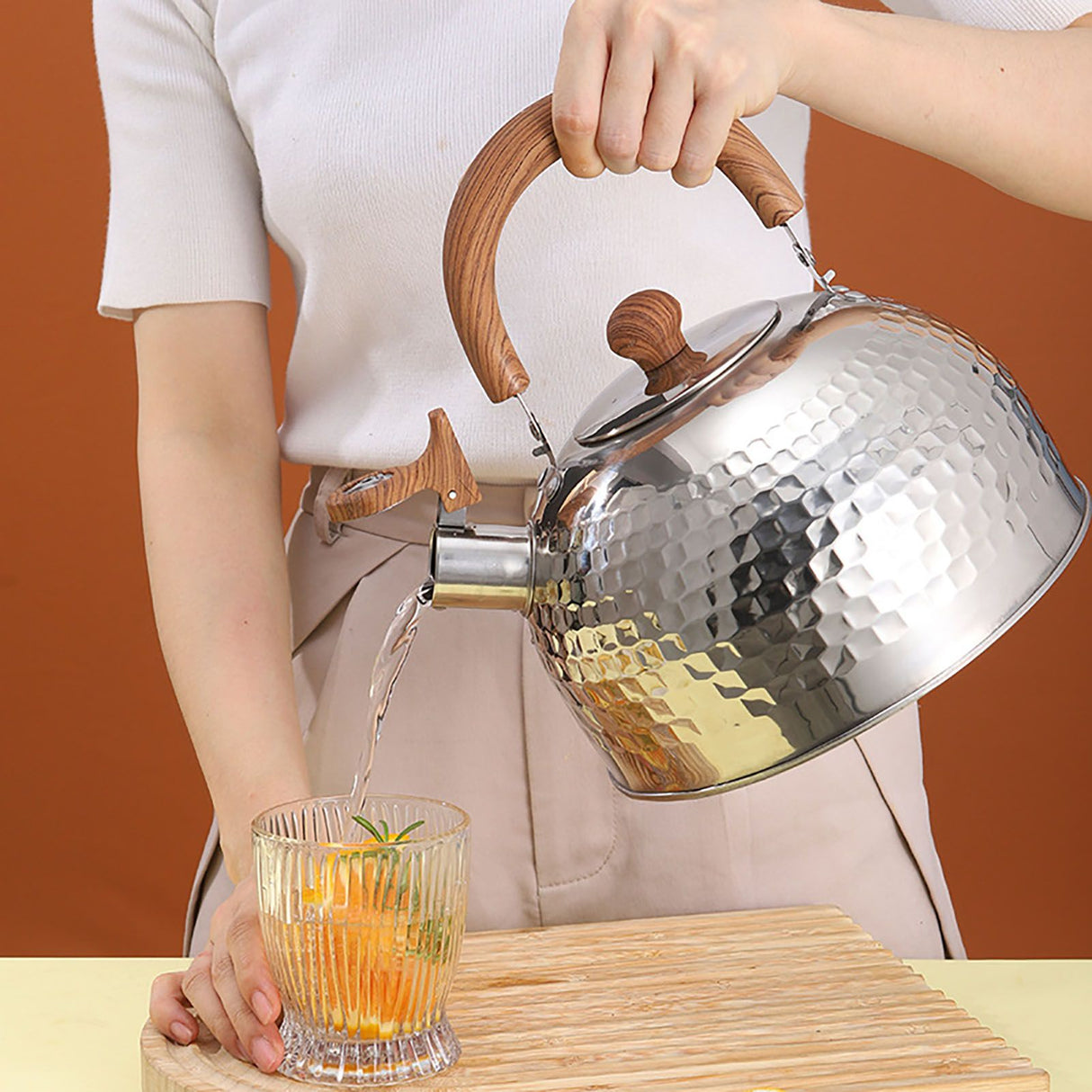 Water Kettle Stainless Steel Whistle Water Kettle Large Capacity Flat Bottomed for Gas Induction Cooker Boil Water 2L Hammer
