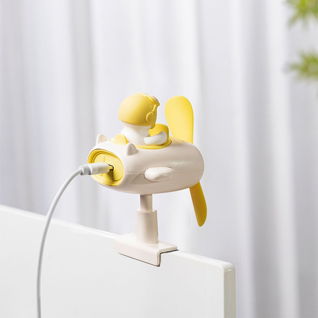 Clip On Fan Portable Small Fan with Cord Powered Small Fan with Sturdy Clamp Mini Table Fan Personal Desk Fan Duck Shape Yellow