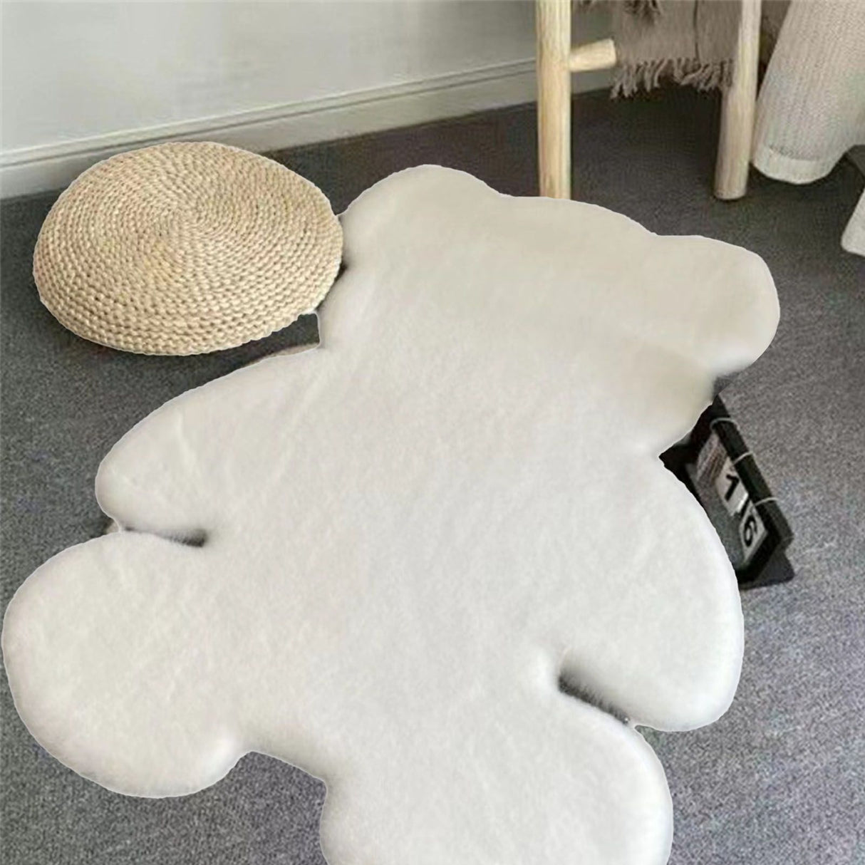 Cute Bedroom Rug Soft Bear Shaped Shaggy Floor Mat for Kids Teen Girls Room Floor Living Room White 45x60