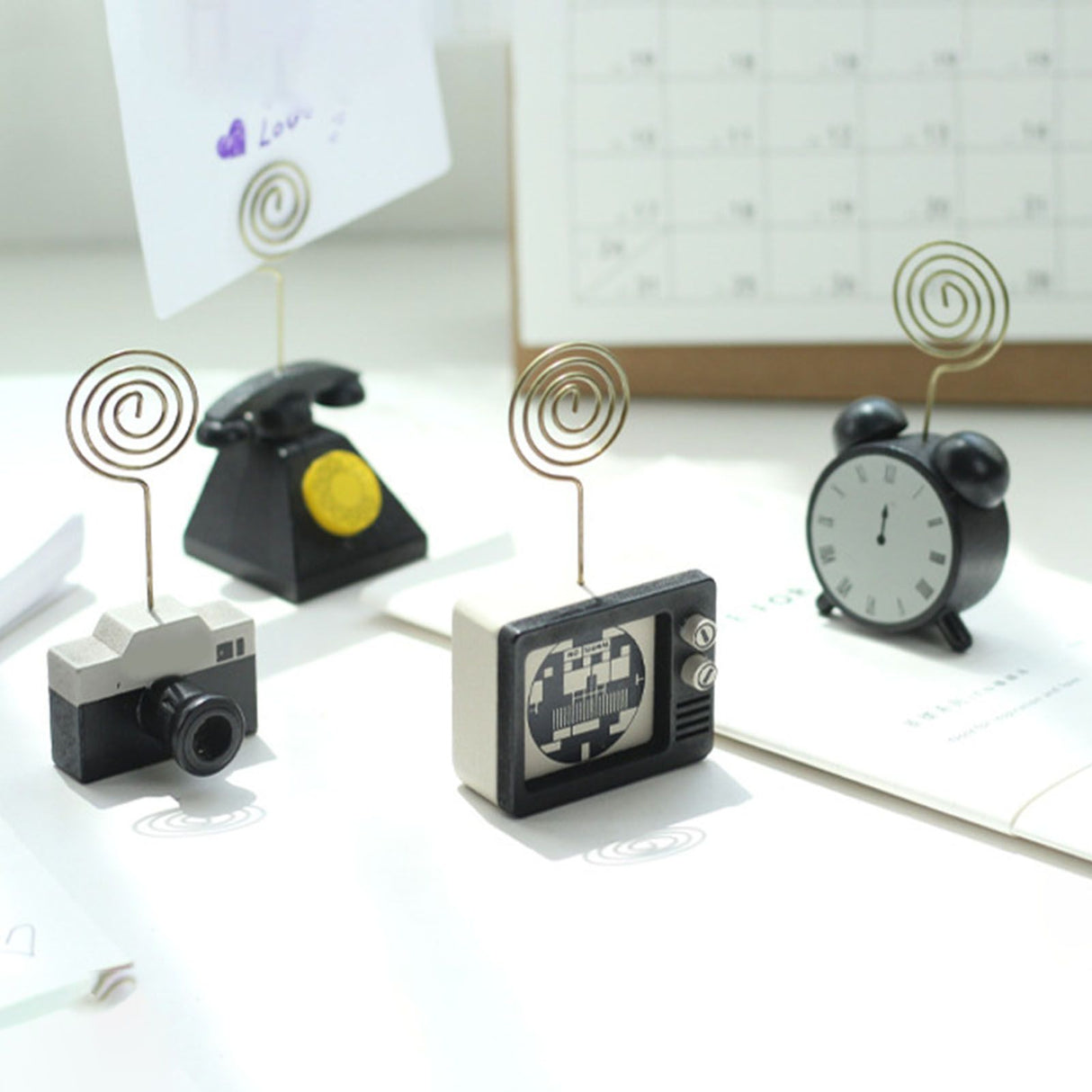 Place Card Holder Cute Shape Retro Wood Table Picture Holder Card Holder Memo Clip Holder for Home and Office Camera