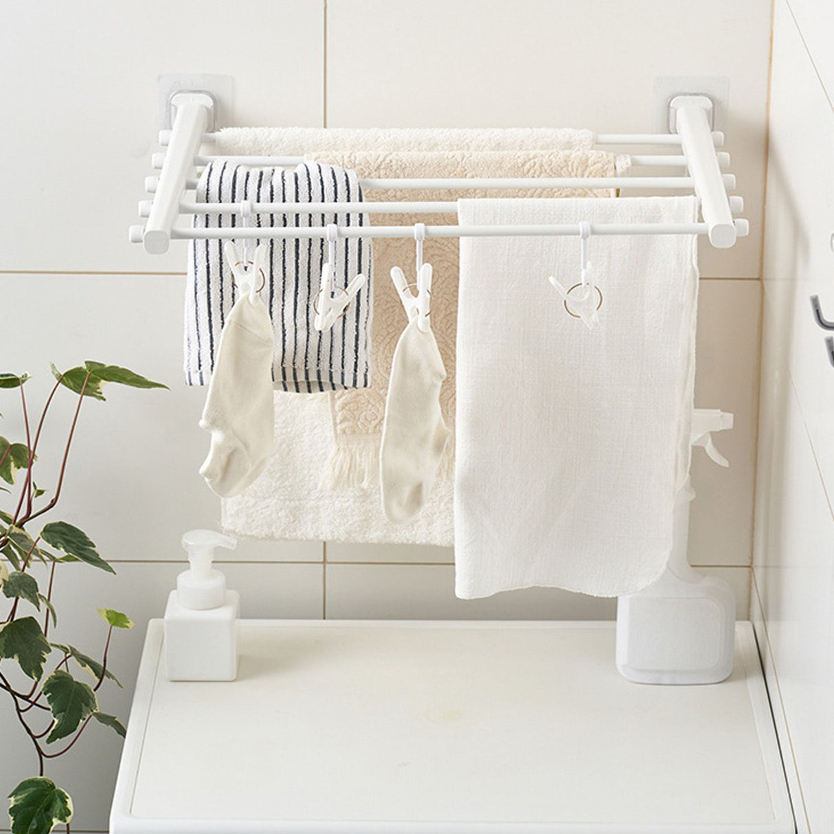 Wall Mounted Clothes Drying Rack Folding Telescopic Punch Free Plastic Laundry Rack for Indoor Balcony 530mm 4 Clips