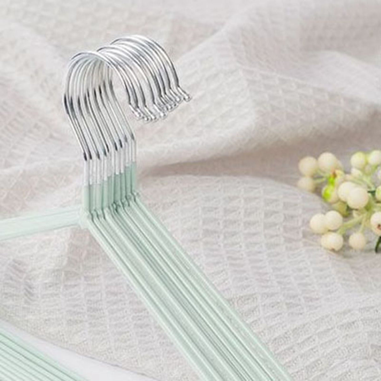 Clothes Hangers Prevent Slip Space Saving Heavy Duty Dry Wet Thick Clothes Hangers for Home Dormitory Green