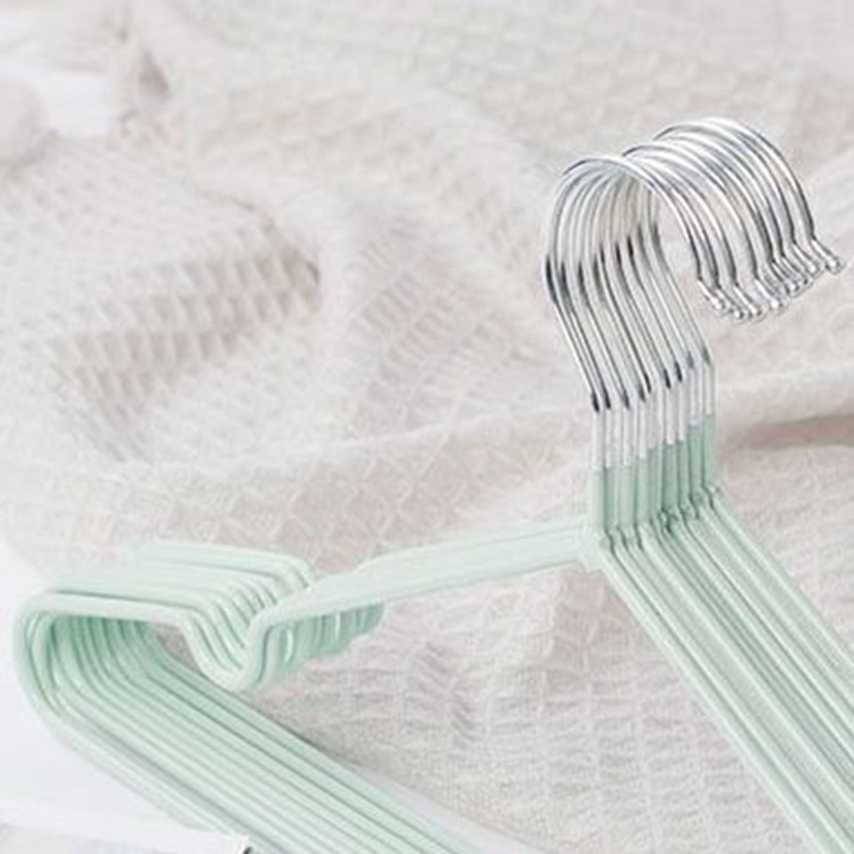 Clothes Hangers Prevent Slip Space Saving Heavy Duty Dry Wet Thick Clothes Hangers for Home Dormitory Green