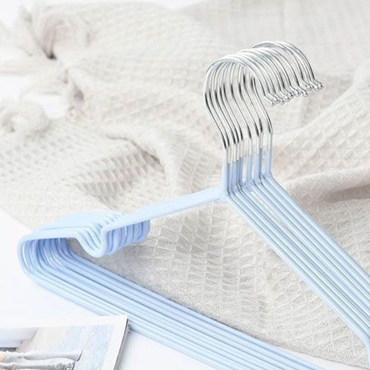 Clothes Hangers Prevent Slip Space Saving Heavy Duty Dry Wet Thick Clothes Hangers for Home Dormitory Blue