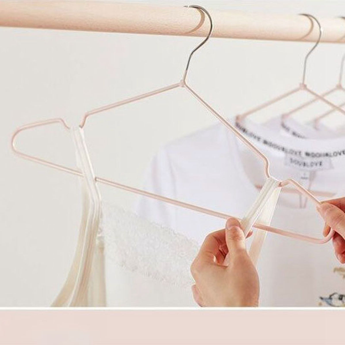 Clothes Hangers Prevent Slip Space Saving Heavy Duty Dry Wet Thick Clothes Hangers for Home Dormitory Pink
