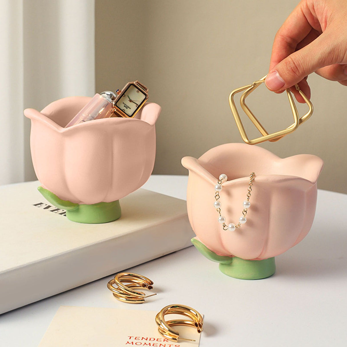 Flower Shape Storage Box Innovative Cute Resin Storage Decorative Ornament for Entryway Desk Dressing Table Tulip