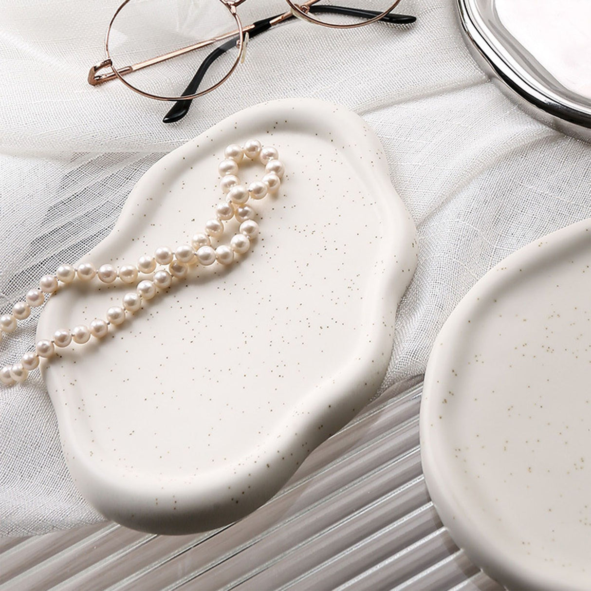 Jewelry Plate Ceramic Glossy Appearance Simple Modern Stylish Storage Tray for Home Gift White Oval